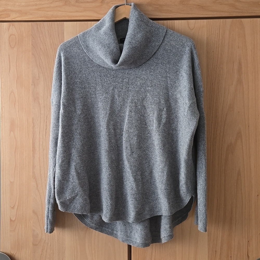 Saks Fifth Avenue Gray 100% Cashmere Ribbed Knit Sweater, Size Small